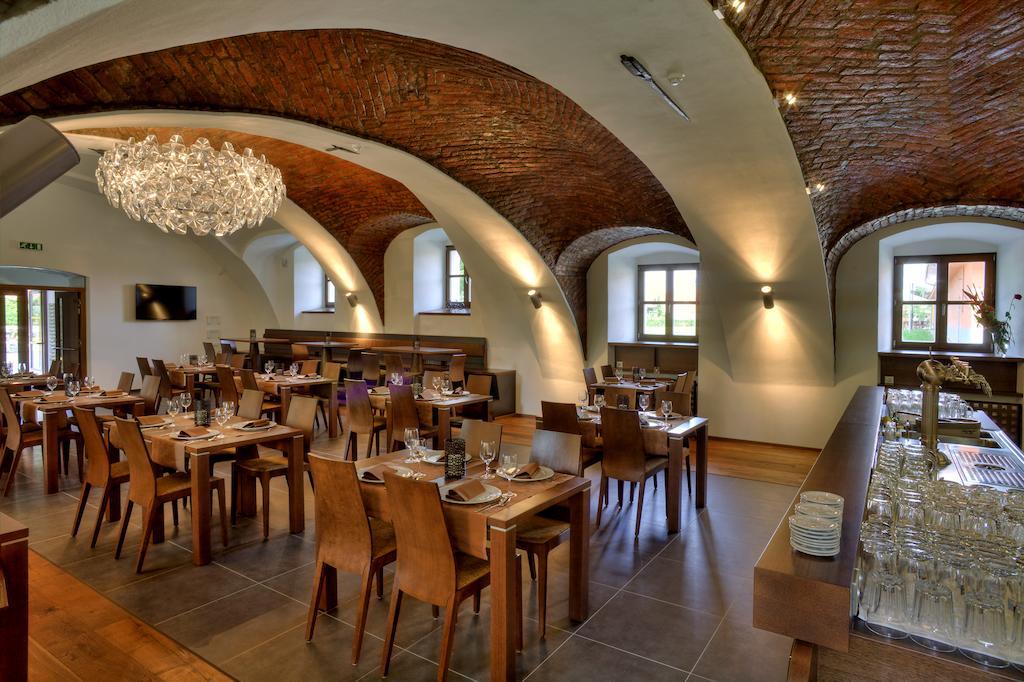 Hotel Zamecka Sypka Blansko Ngoại thất bức ảnh