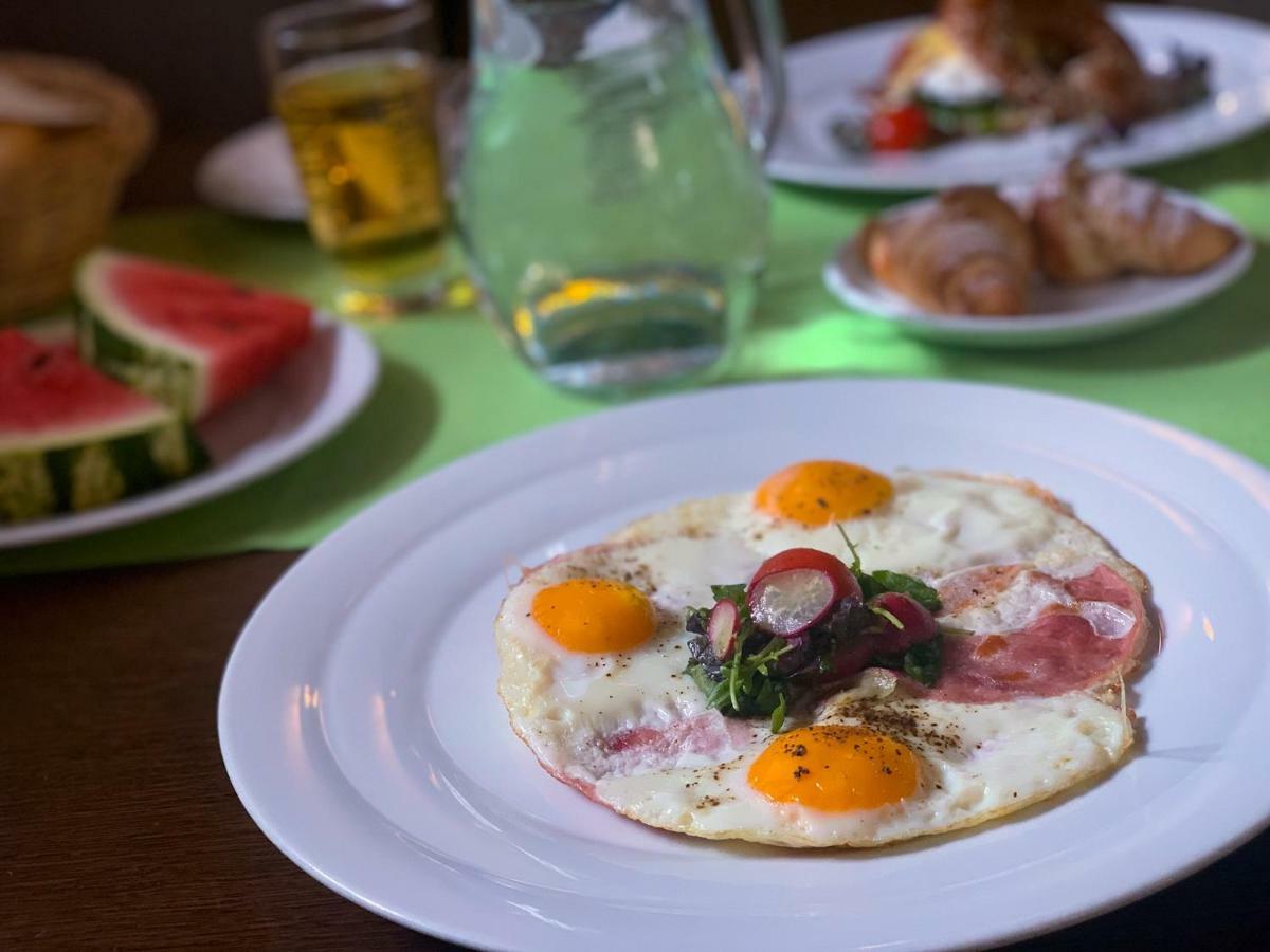 Hotel Zamecka Sypka Blansko Ngoại thất bức ảnh